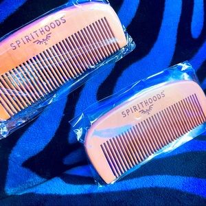 SPIRITHOODS 🖤 2X FAUX FUR LOGO COMB